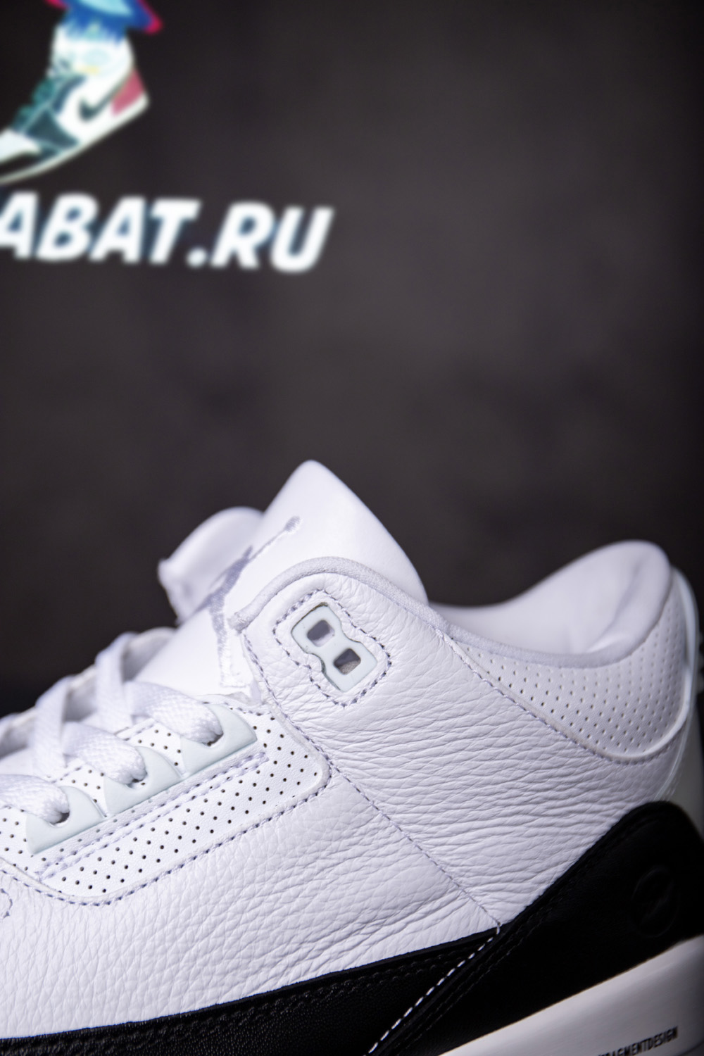 FRAGMENT DESIGN X AIR JORDAN 3 RETRO SP