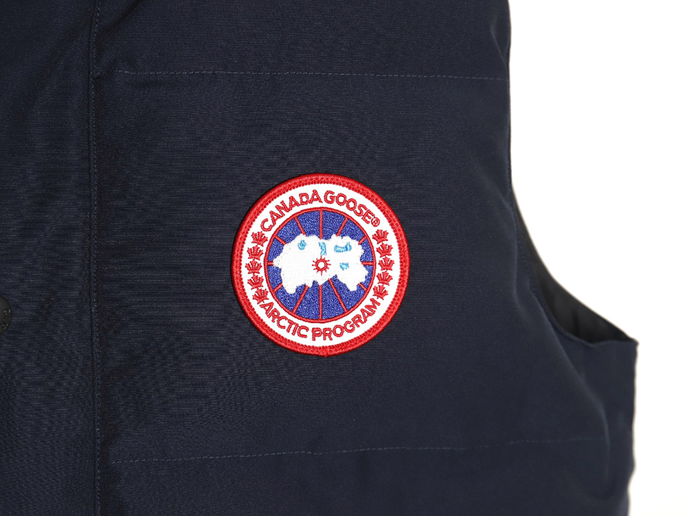 Can*a Go*e crew vest tsk1