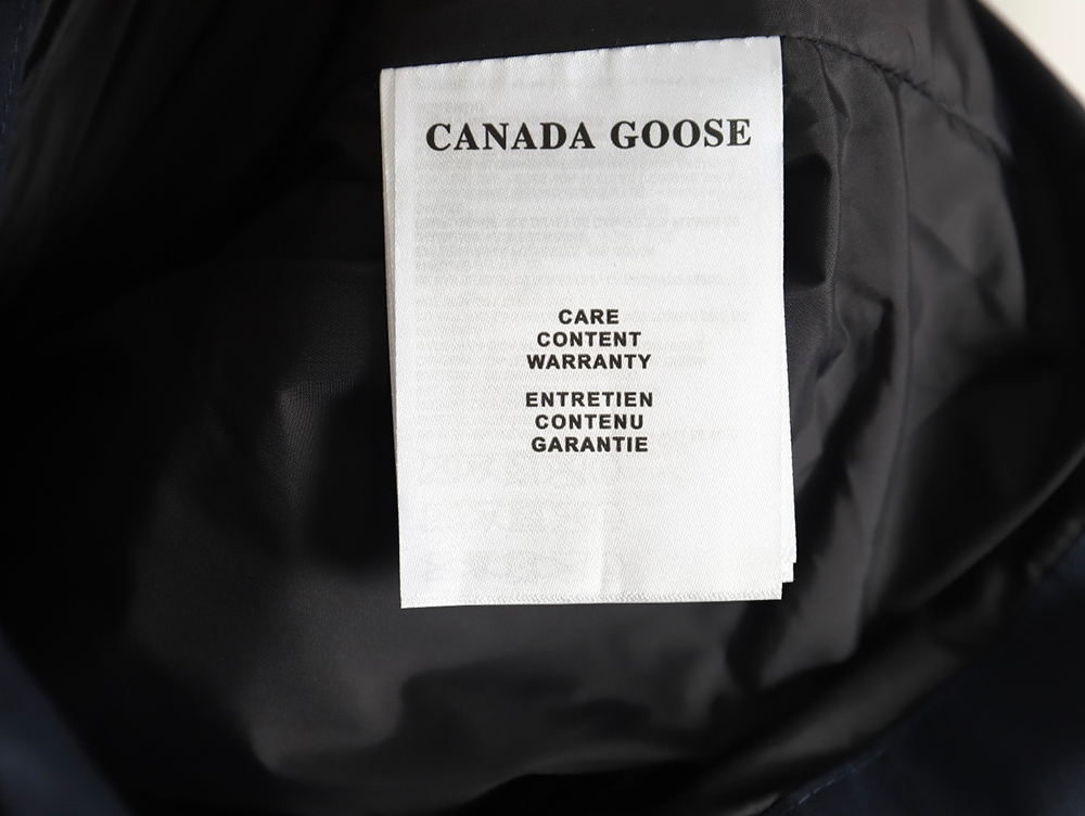 Can*a Go*e crew vest tsk1