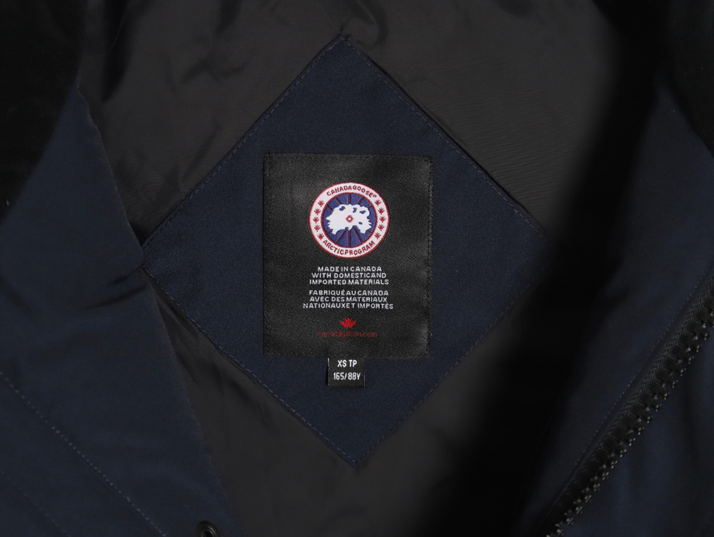 Can*a Go*e crew vest tsk1