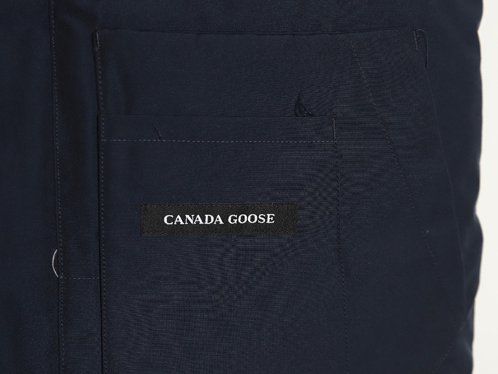 Can*a Go*e crew vest tsk1