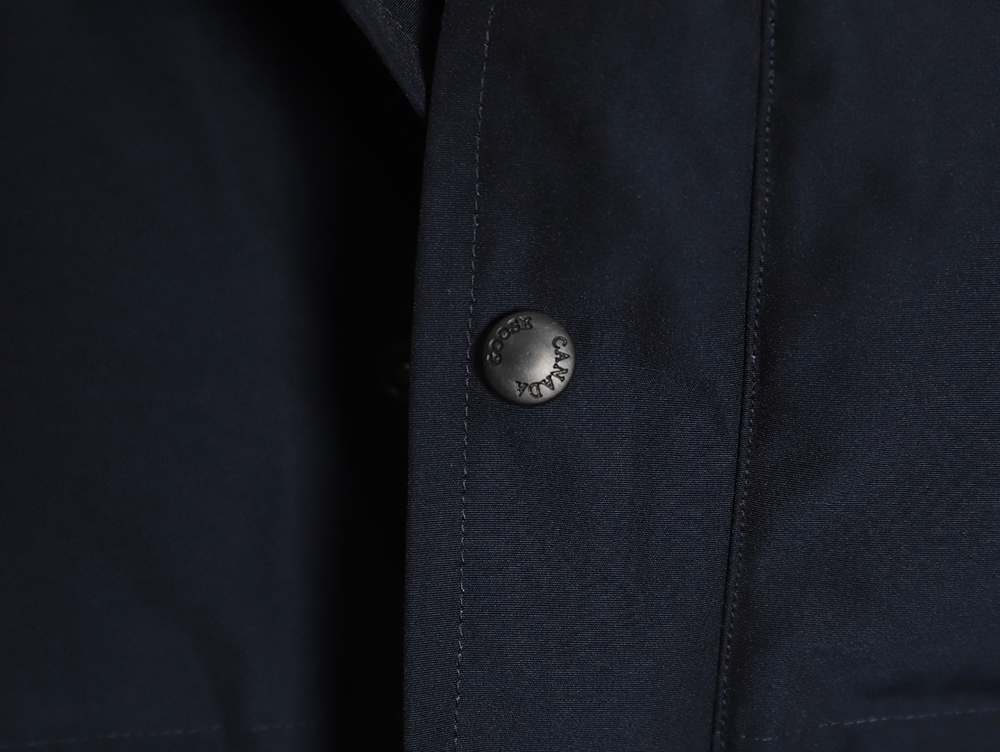 Can*a Go*e crew vest tsk1