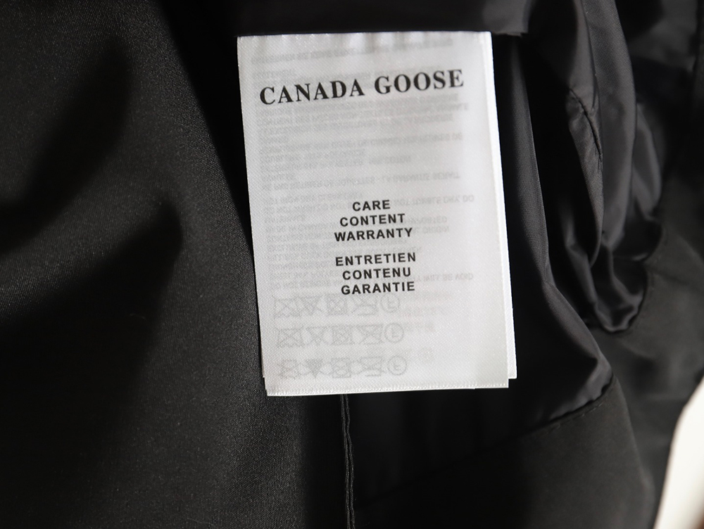 Can*a Go*e crew vest tsk3