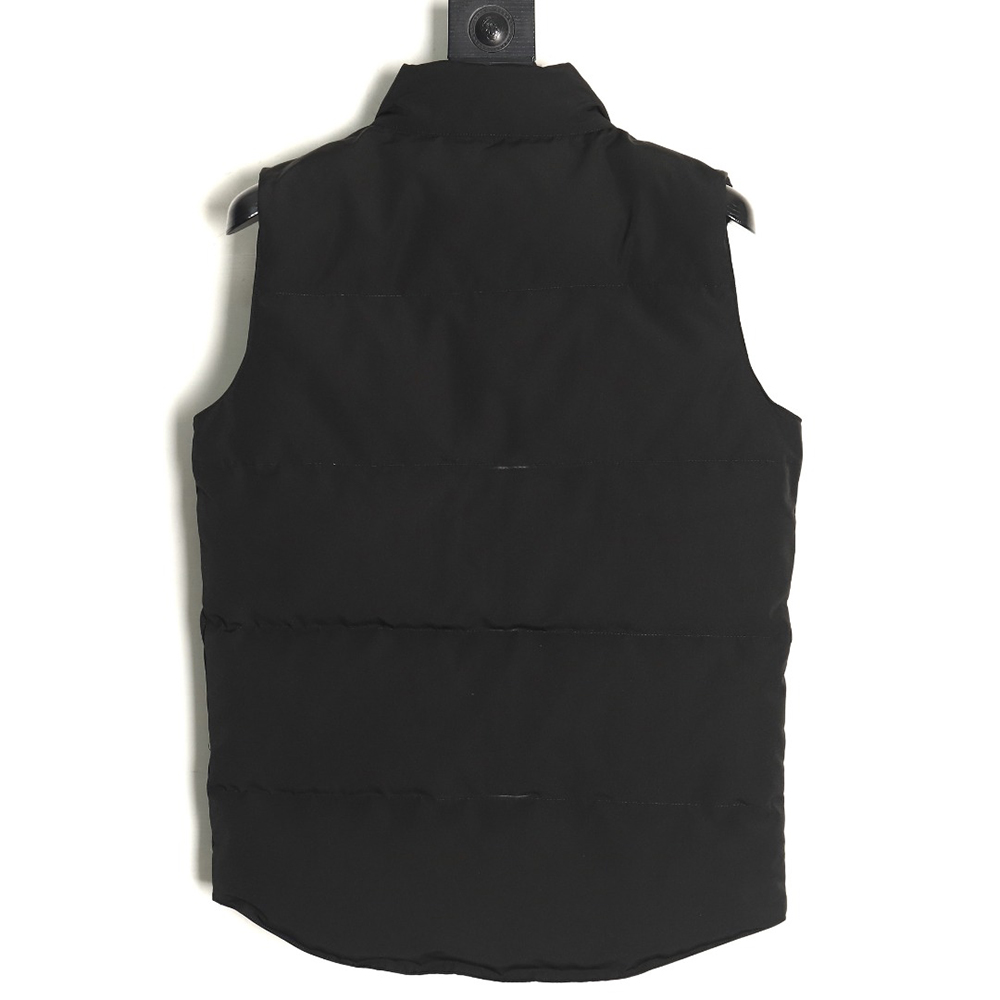 Can*a Go*e crew vest tsk3