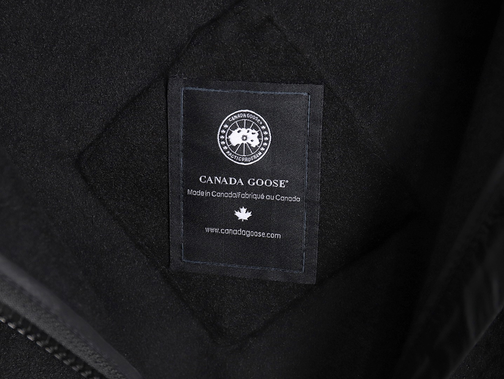 Can*a Go*e chilliwack fleece bomber jacket tsk1