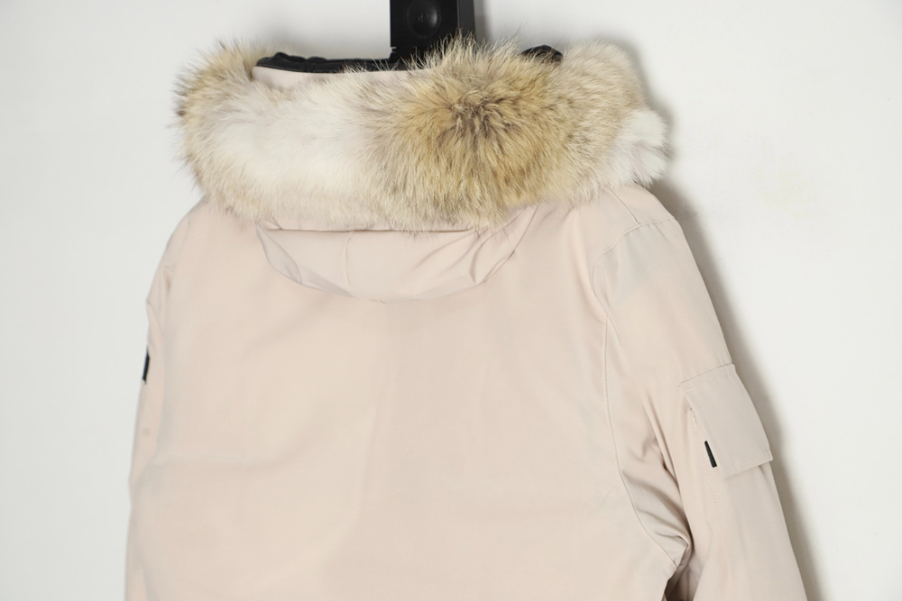 Can*a Go*e expedition parka down jacket