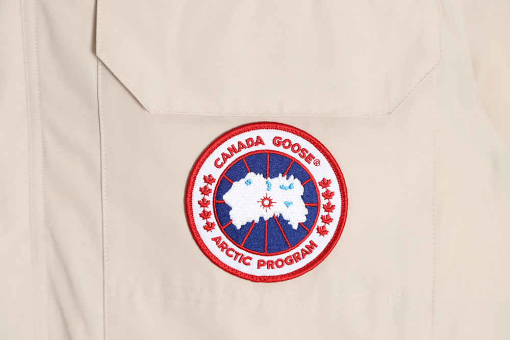 Can*a Go*e expedition parka down jacket