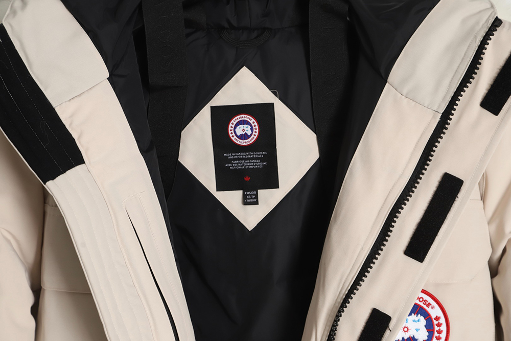 Can*a Go*e expedition parka down jacket