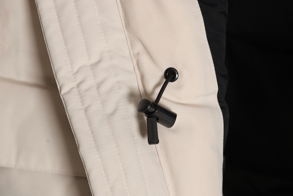 Can*a Go*e expedition parka down jacket