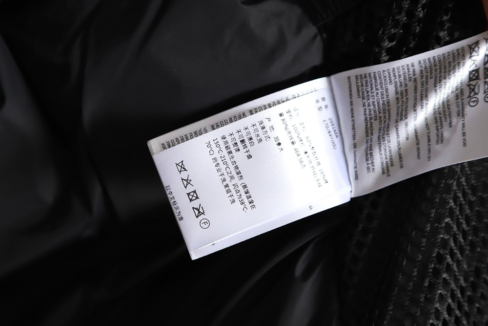 Can*a Go*e expedition parka down jacket