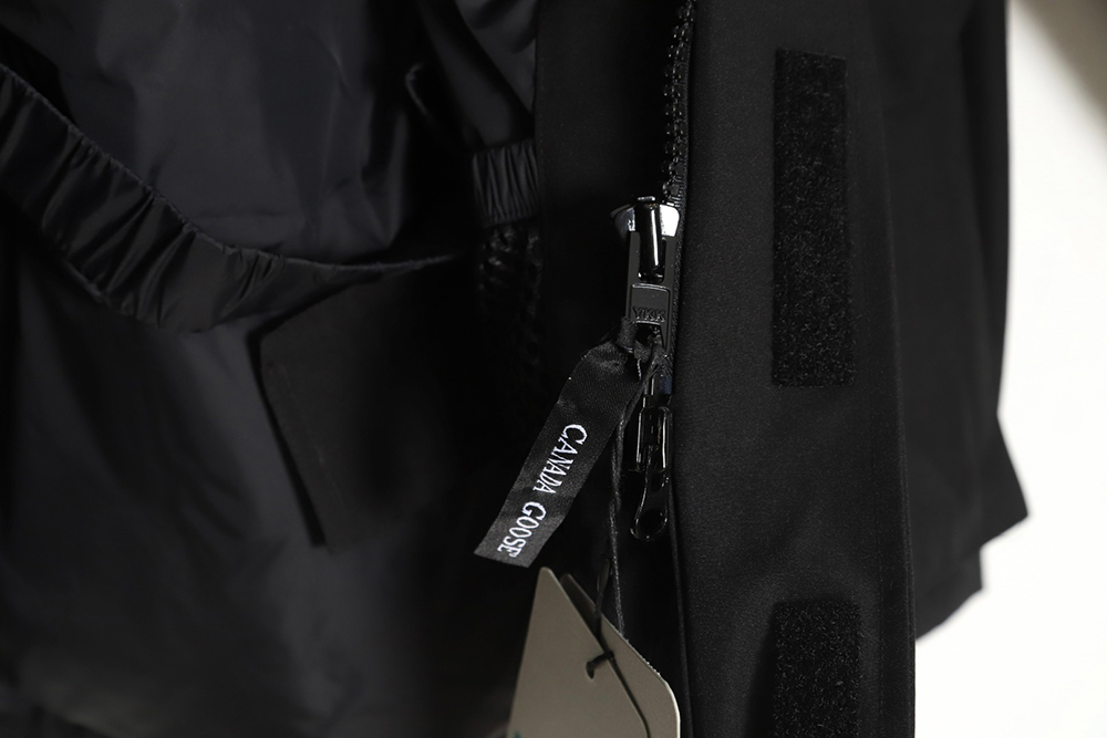 Can*a Go*e expedition parka down jacket tsk4