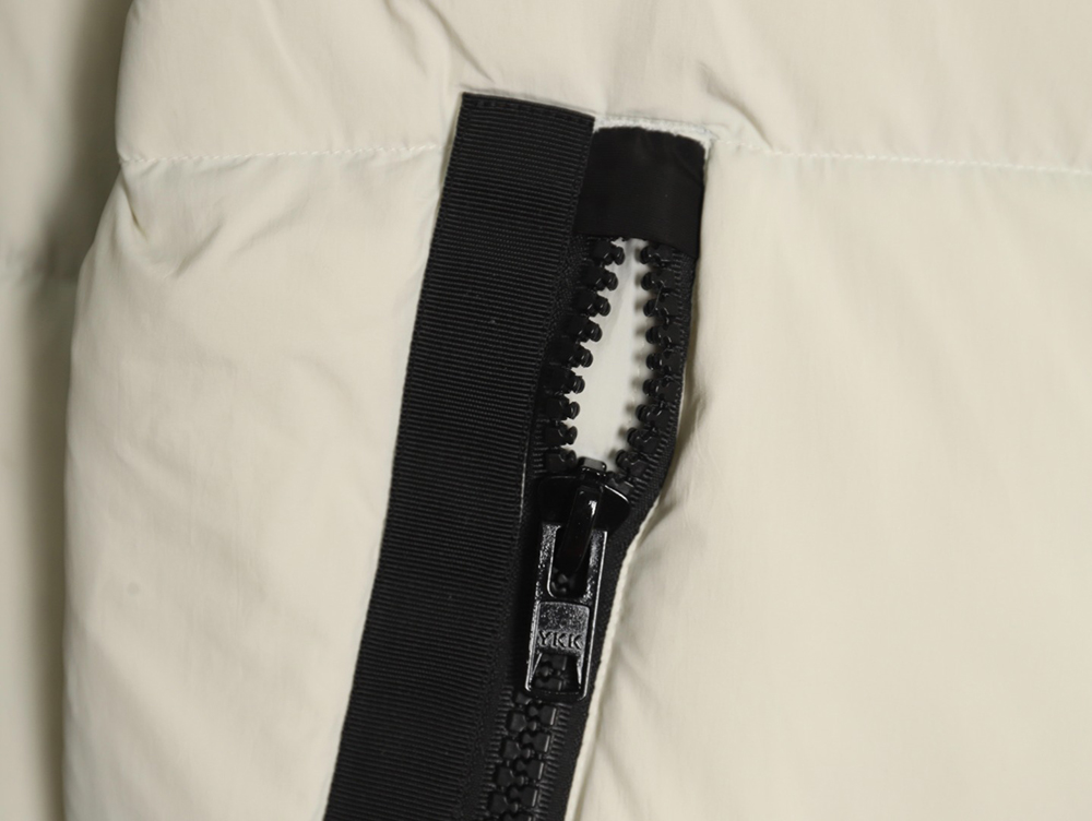 Can*a Go*e black label down jacket