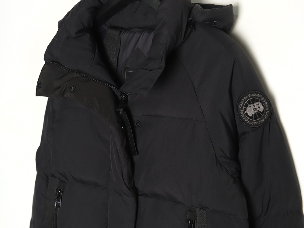 Can*a Go*e black label down jacket tsk1