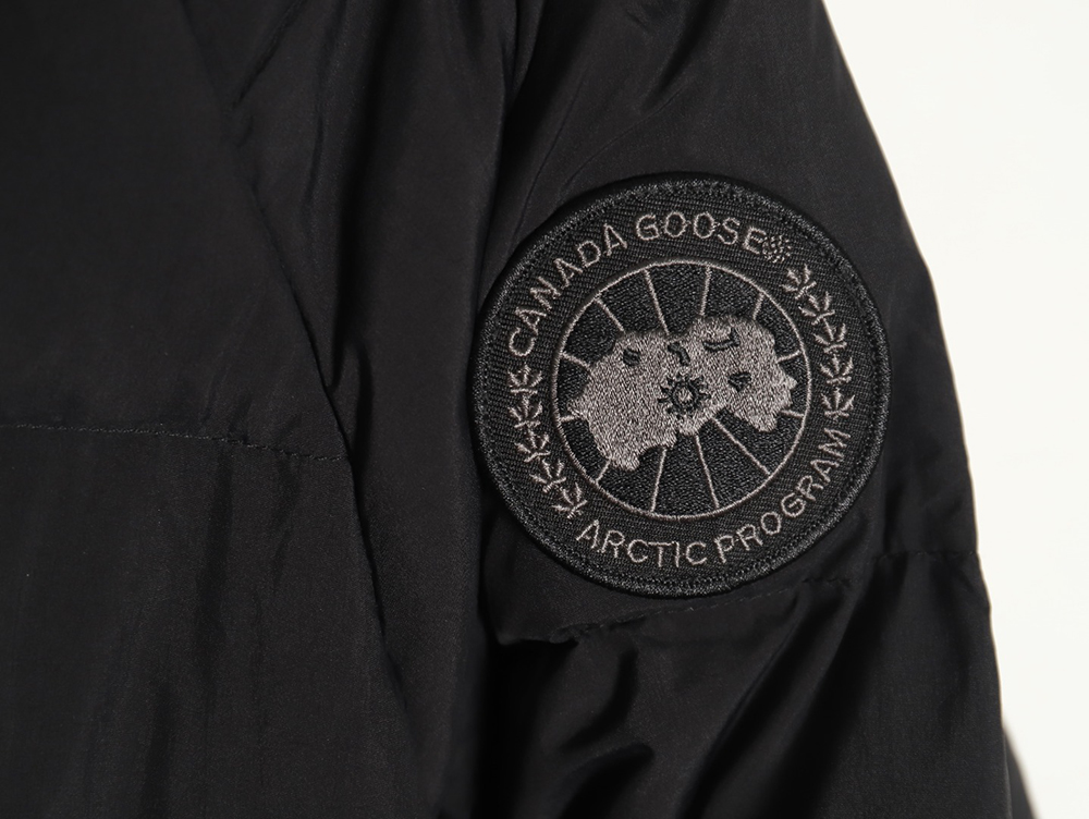 Can*a Go*e black label down jacket tsk1