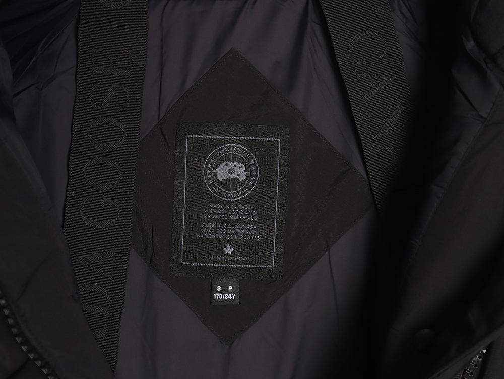 Can*a Go*e black label down jacket tsk1
