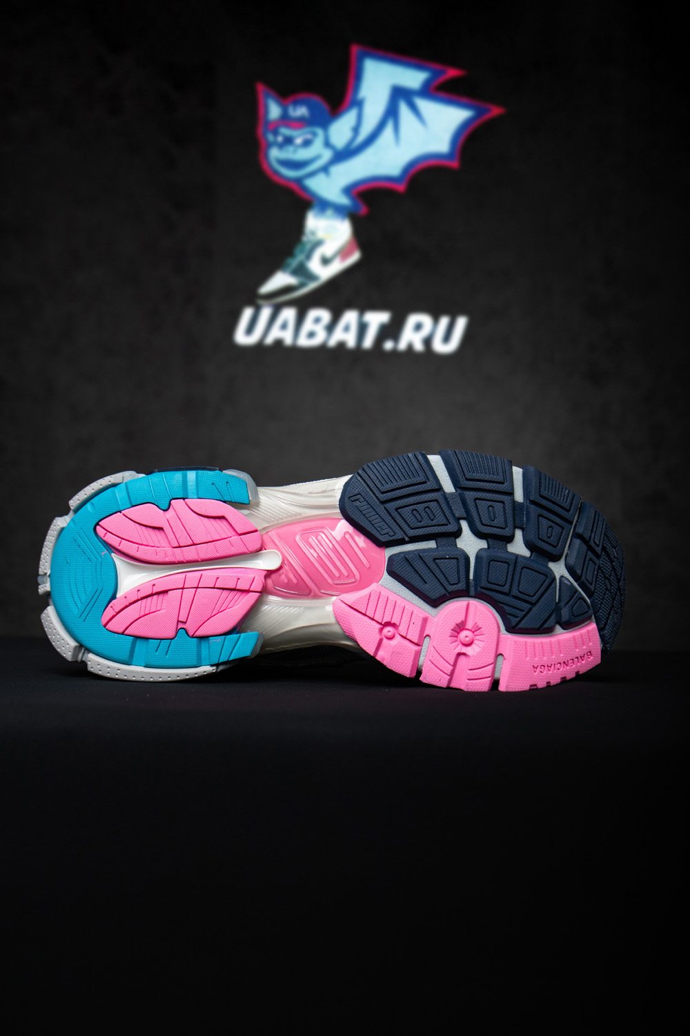 Ba*len*cia*ga runner sneaker