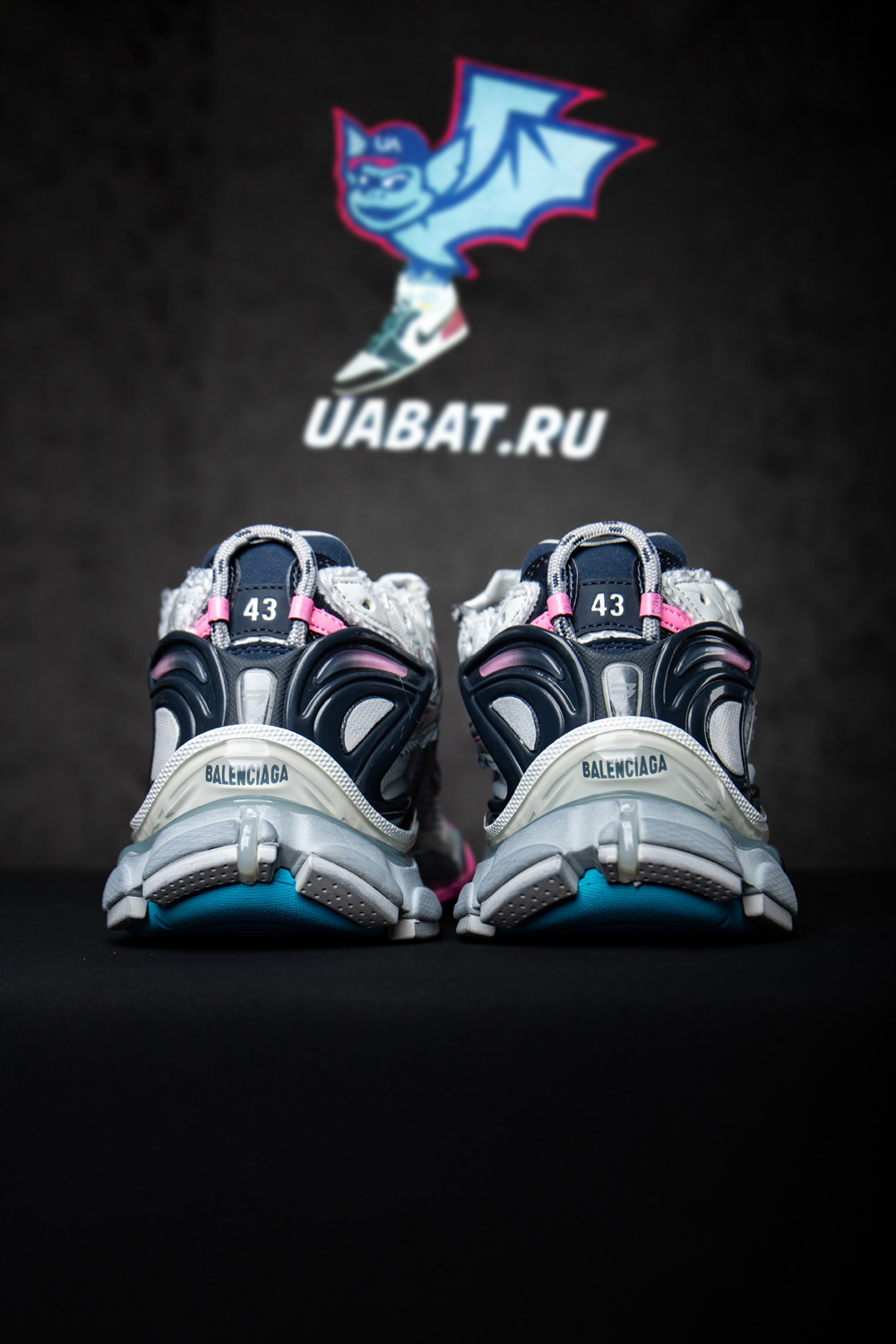 Ba*len*cia*ga runner sneaker