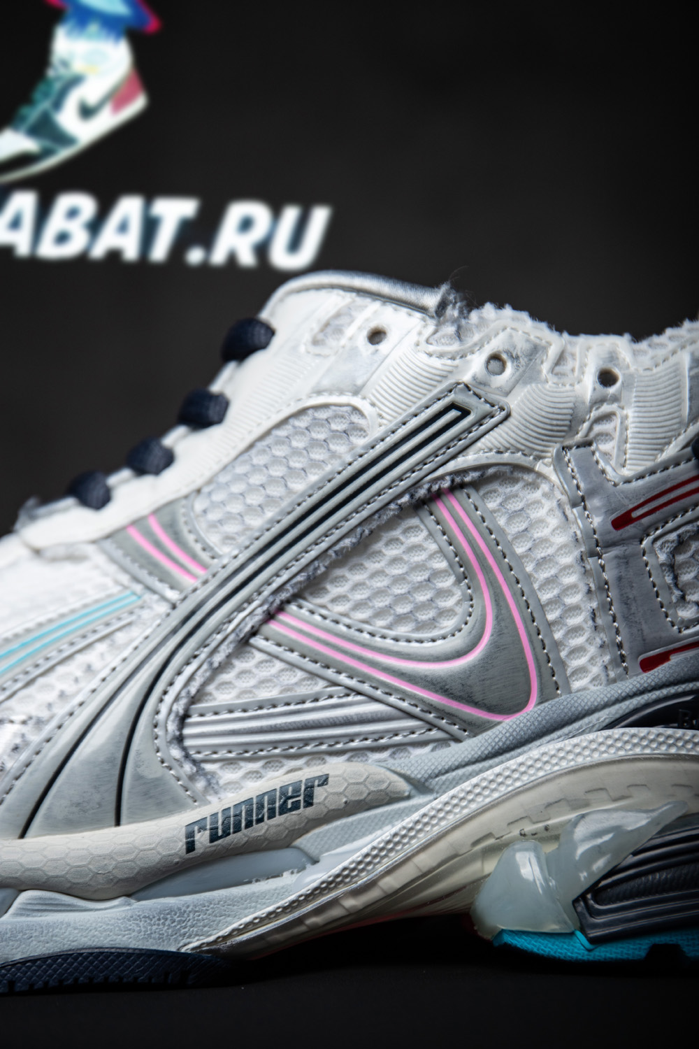 Ba*len*cia*ga runner sneaker