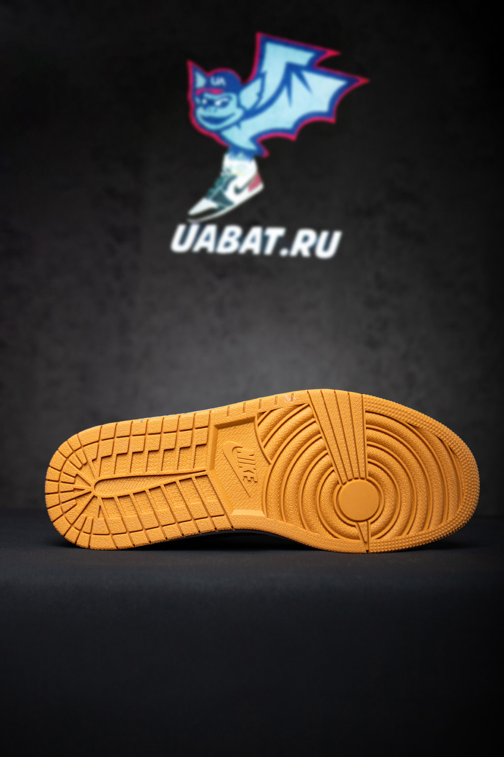 l0*is V*t0n x off white x air jordan 1