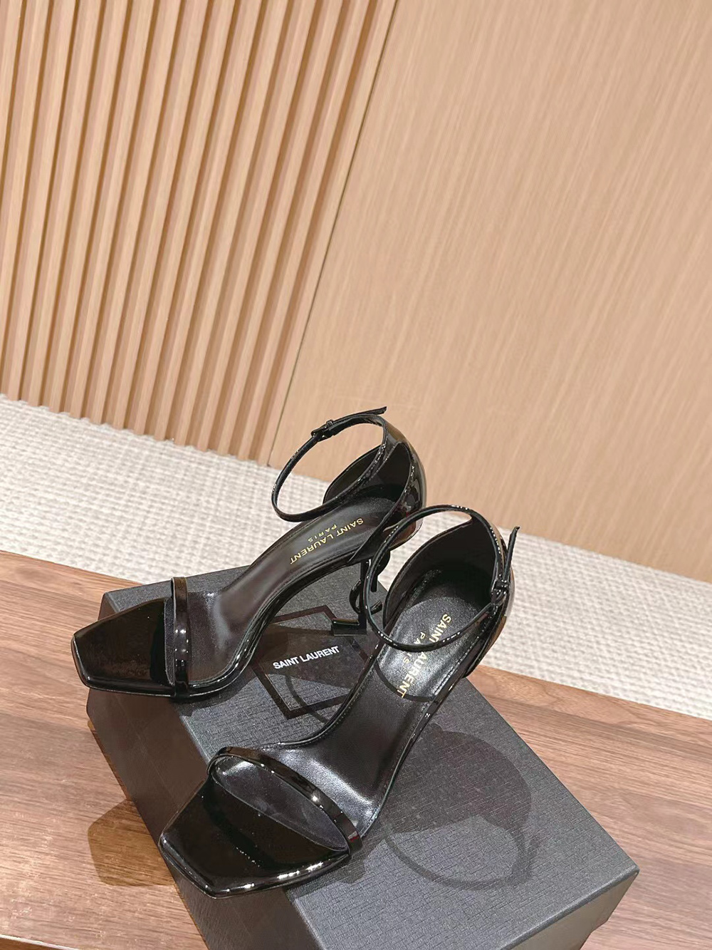 Sa**t Lau*nt opyum sandals in patent leather