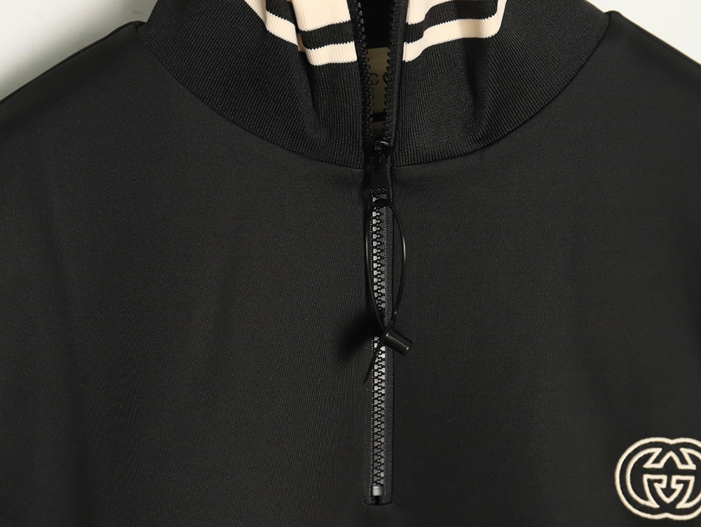 G*u*i interlocking double g half zip jacket