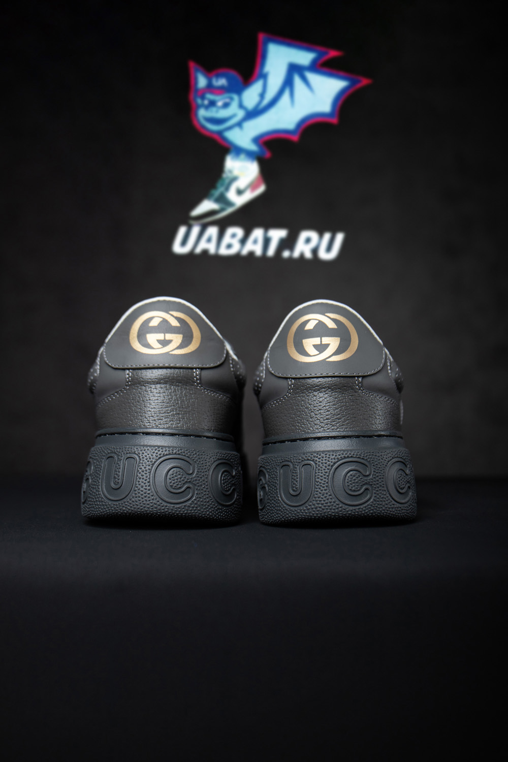 G*u*i lace up sneaker 