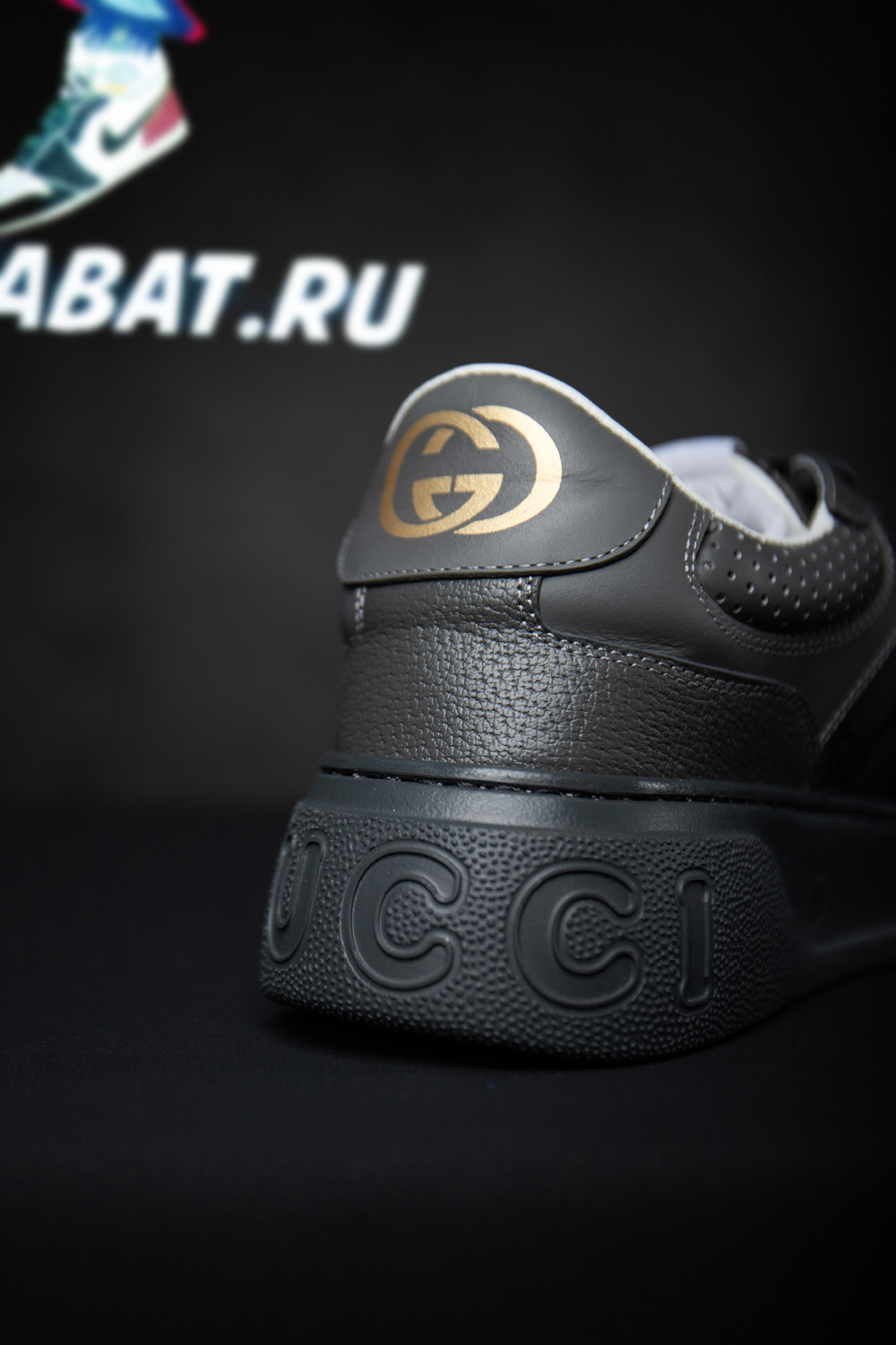 G*u*i lace up sneaker 