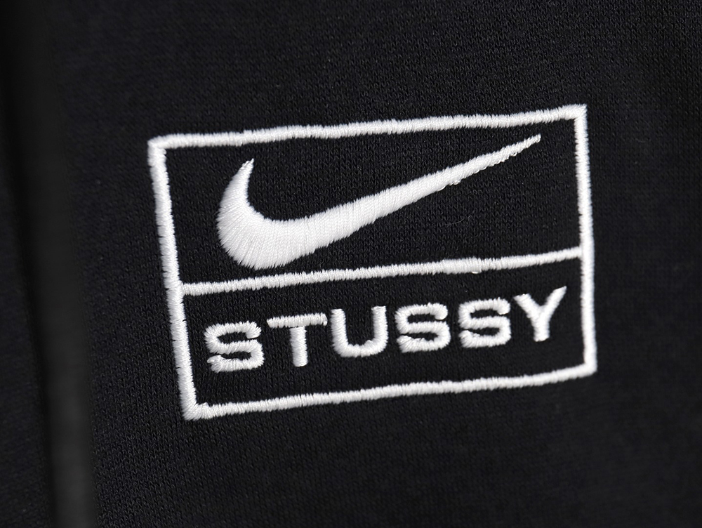 Nike & Stussy co-branded embroidered logo hooded fleece sweatshirt TSK1