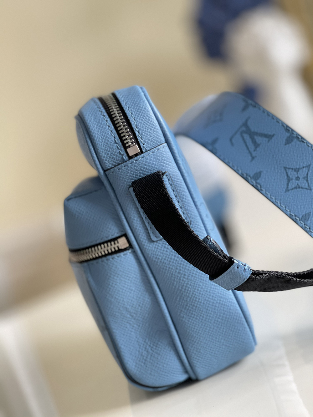 l0*is V*t0n bags m30233 29.5*20*10.5cm