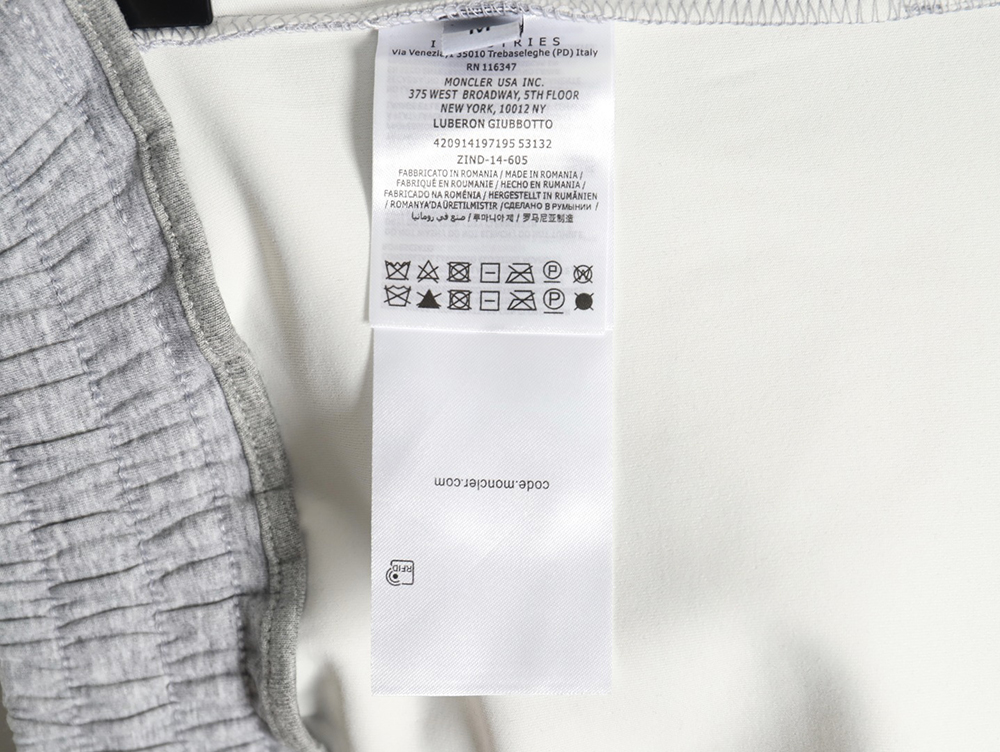 Moncler pocket logo lettering print trousers