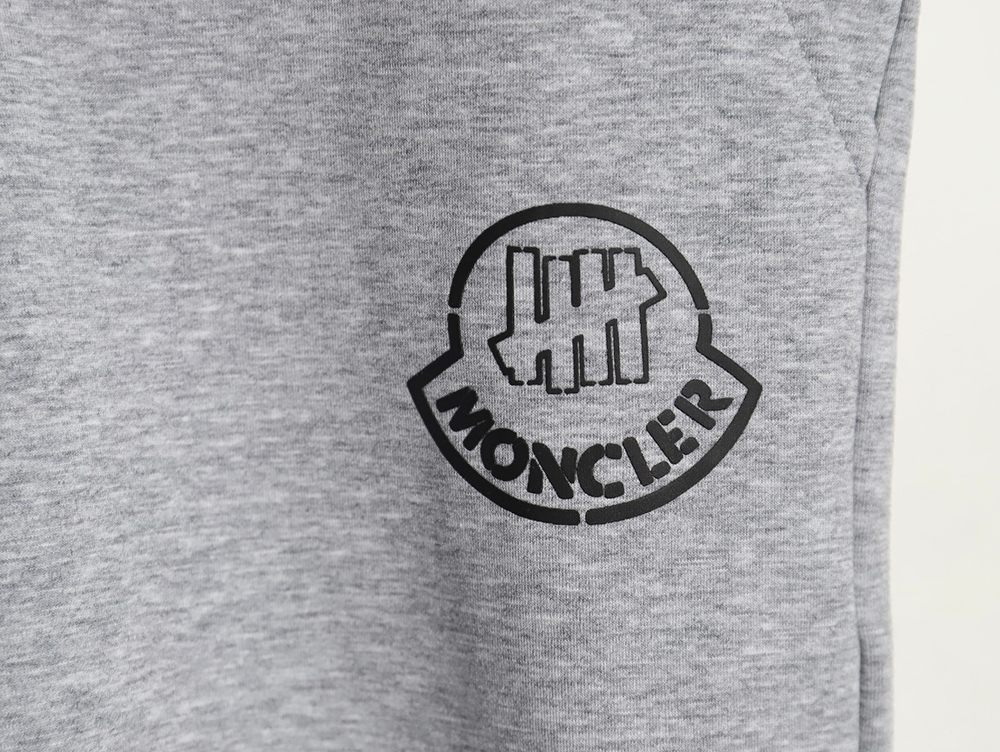 Moncler pocket logo lettering print trousers