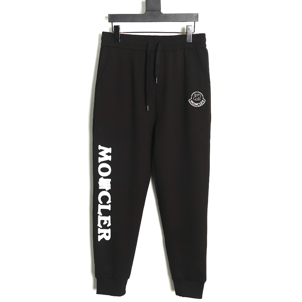 Moncler pocket logo lettering print trousers TSK1