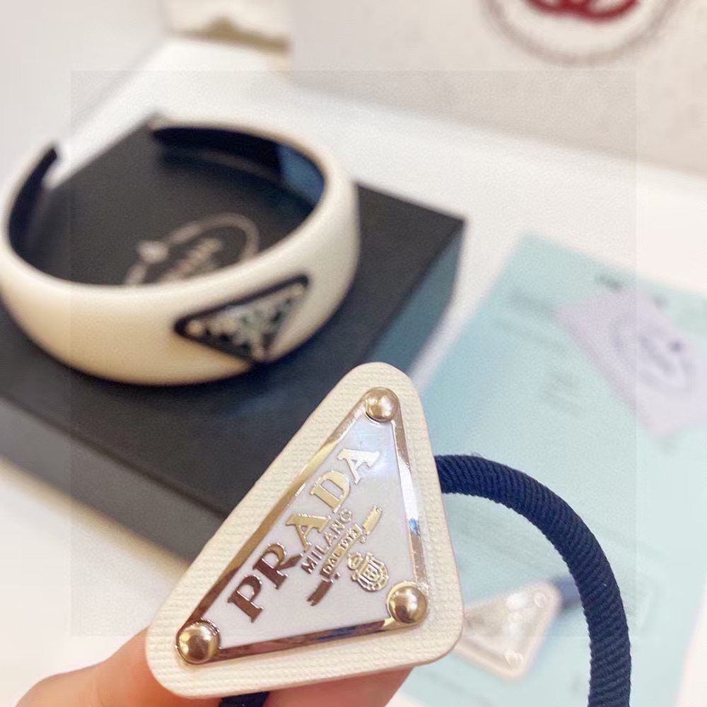 Pra*a women wide nylon headband