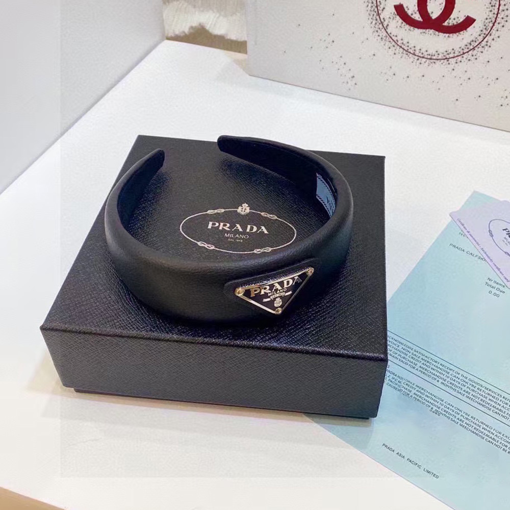 Pra*a women wide nylon headband