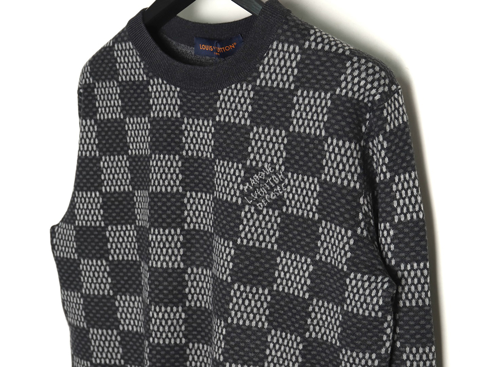 l0*is V*t0n plaid grey pullover sweater