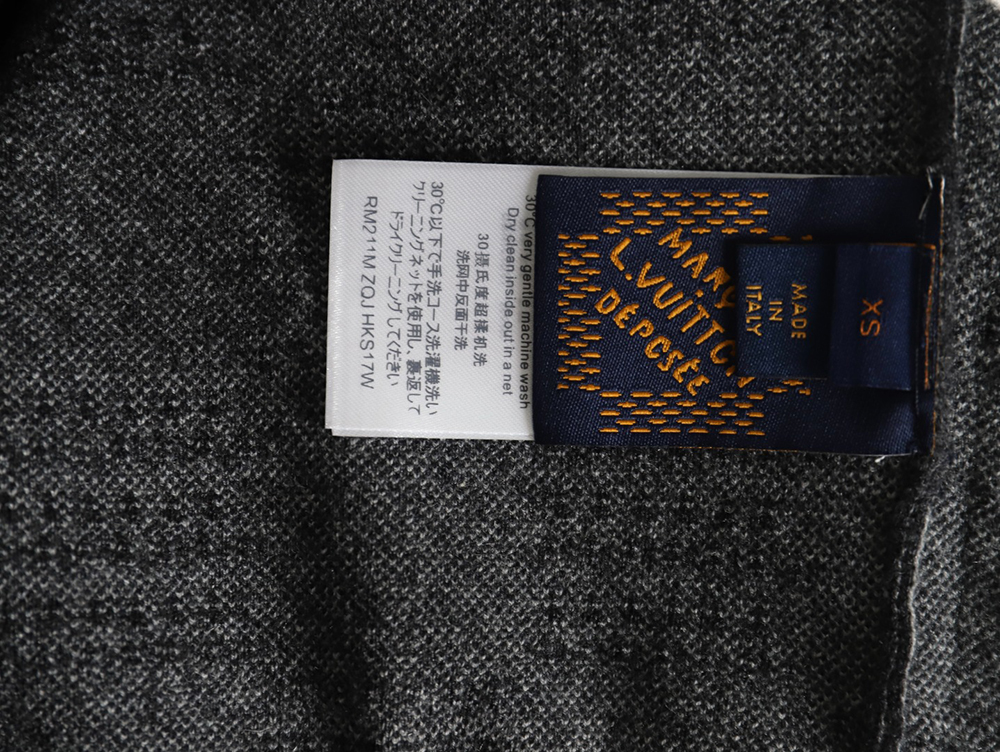 l0*is V*t0n plaid grey pullover sweater