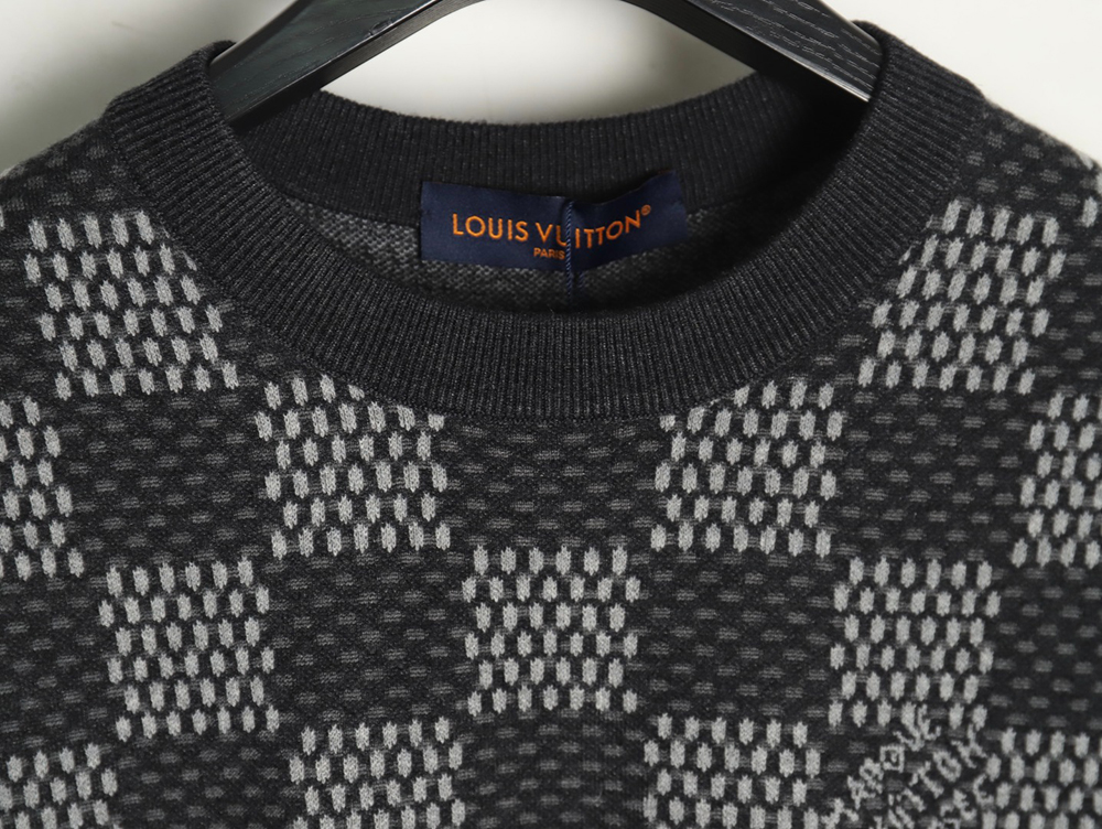 l0*is V*t0n plaid grey pullover sweater