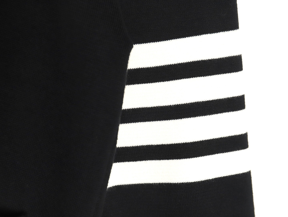 Thom Browne Classic Four-Bar Five-Button Cardigan TSK3