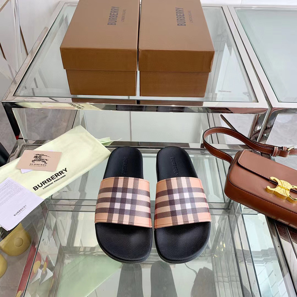 B**rry check slides in archive beige