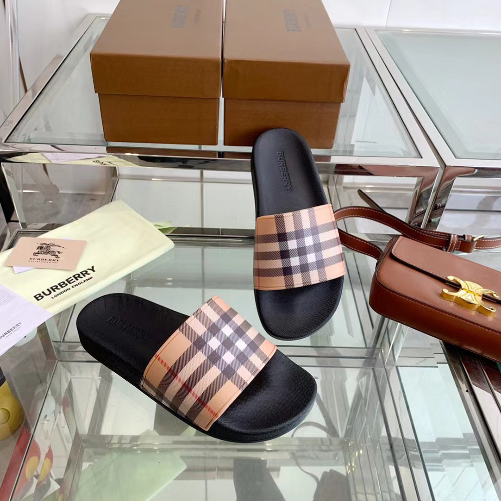 B**rry check slides in archive beige