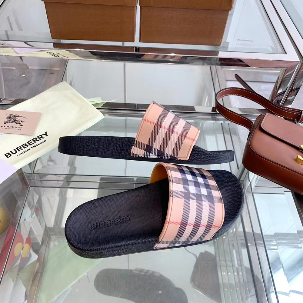 B**rry check slides in archive beige