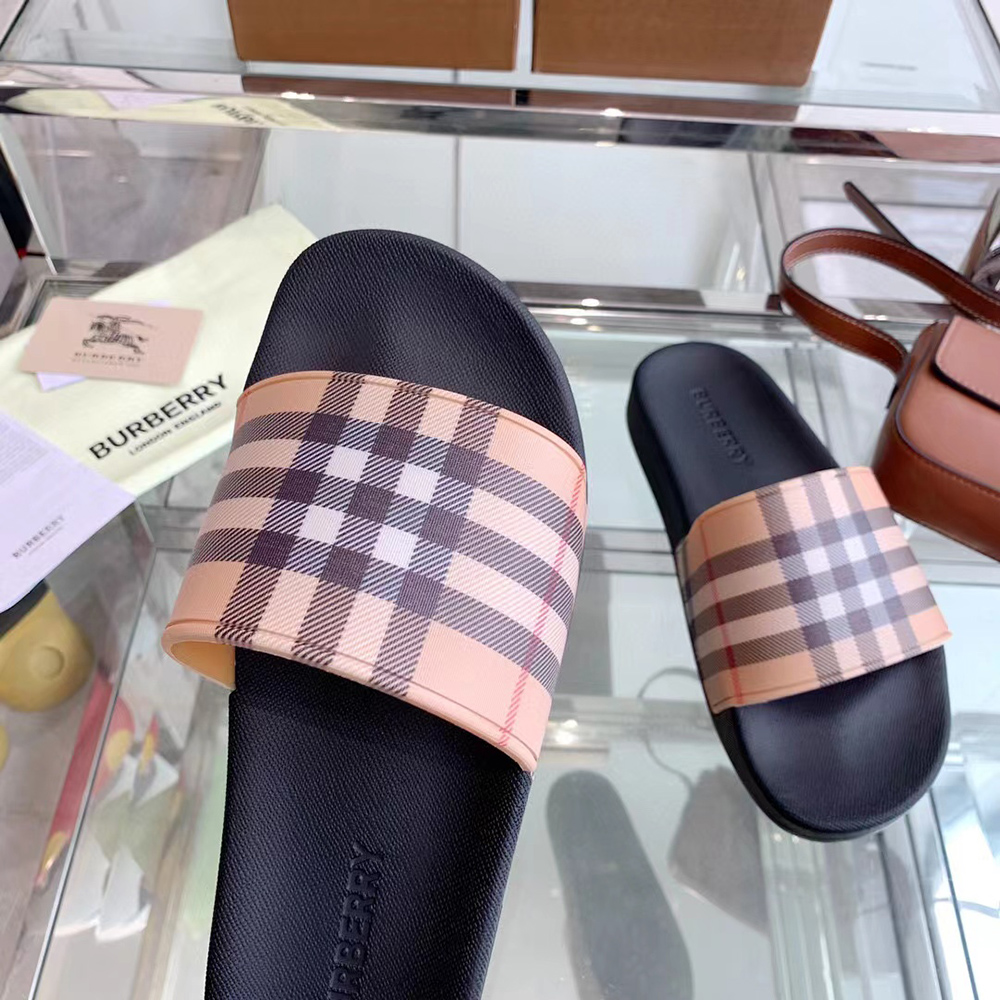 B**rry check slides in archive beige