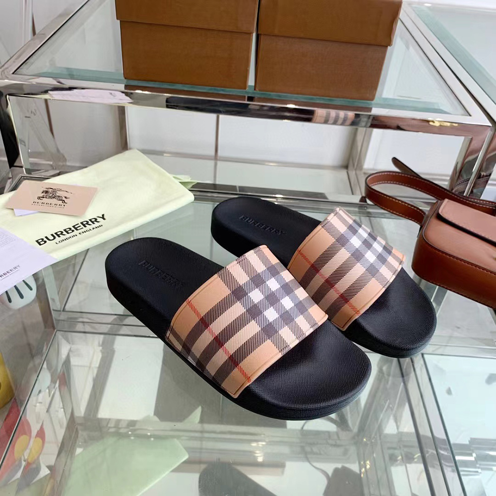 B**rry check slides in archive beige