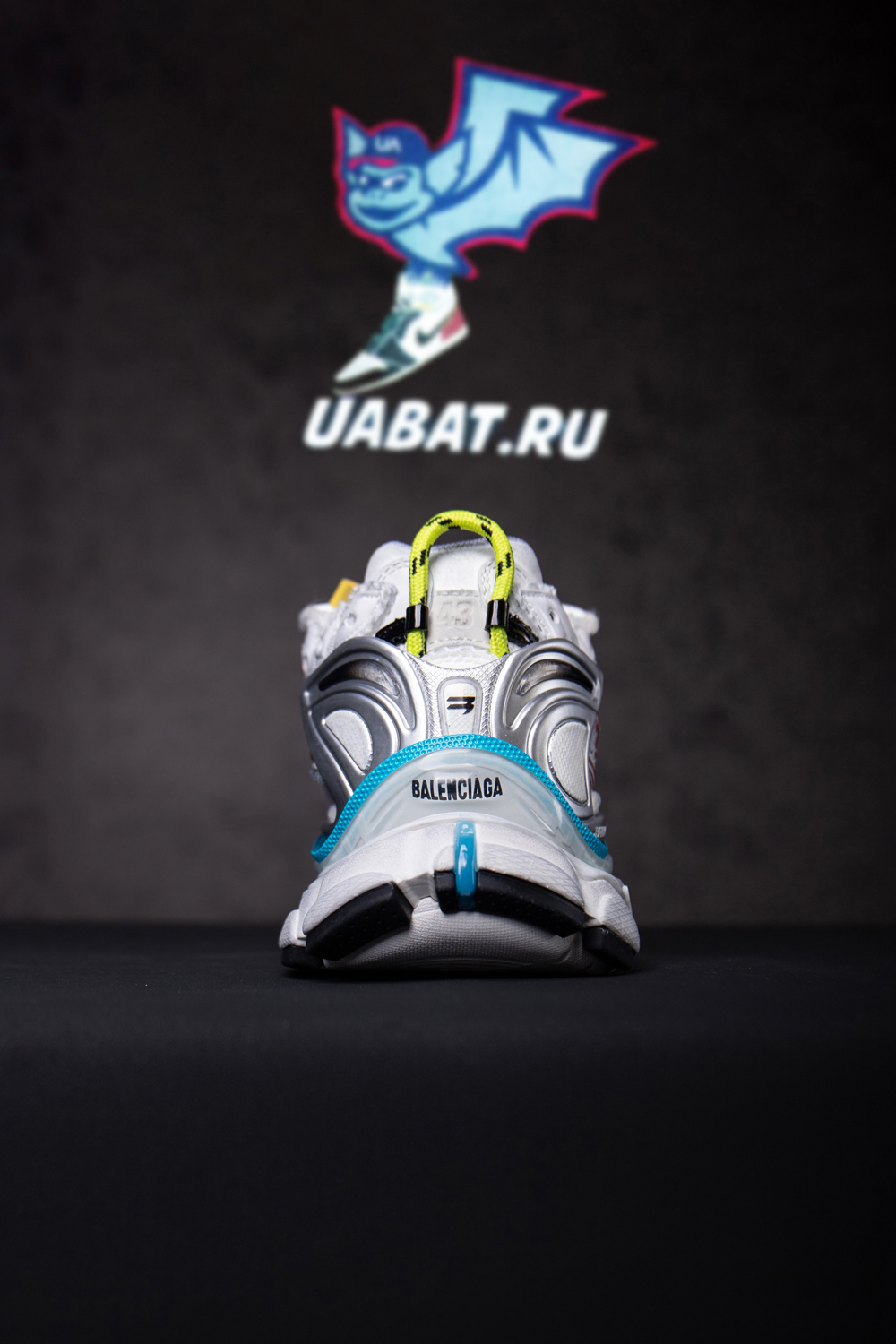 Ba*len*cia*ga runner sneaker 