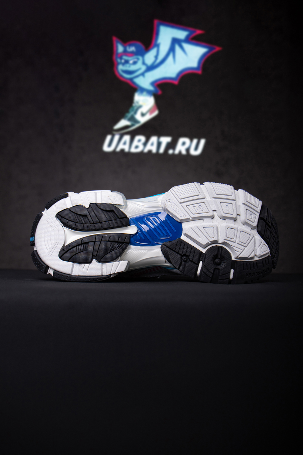 Ba*len*cia*ga runner sneaker 