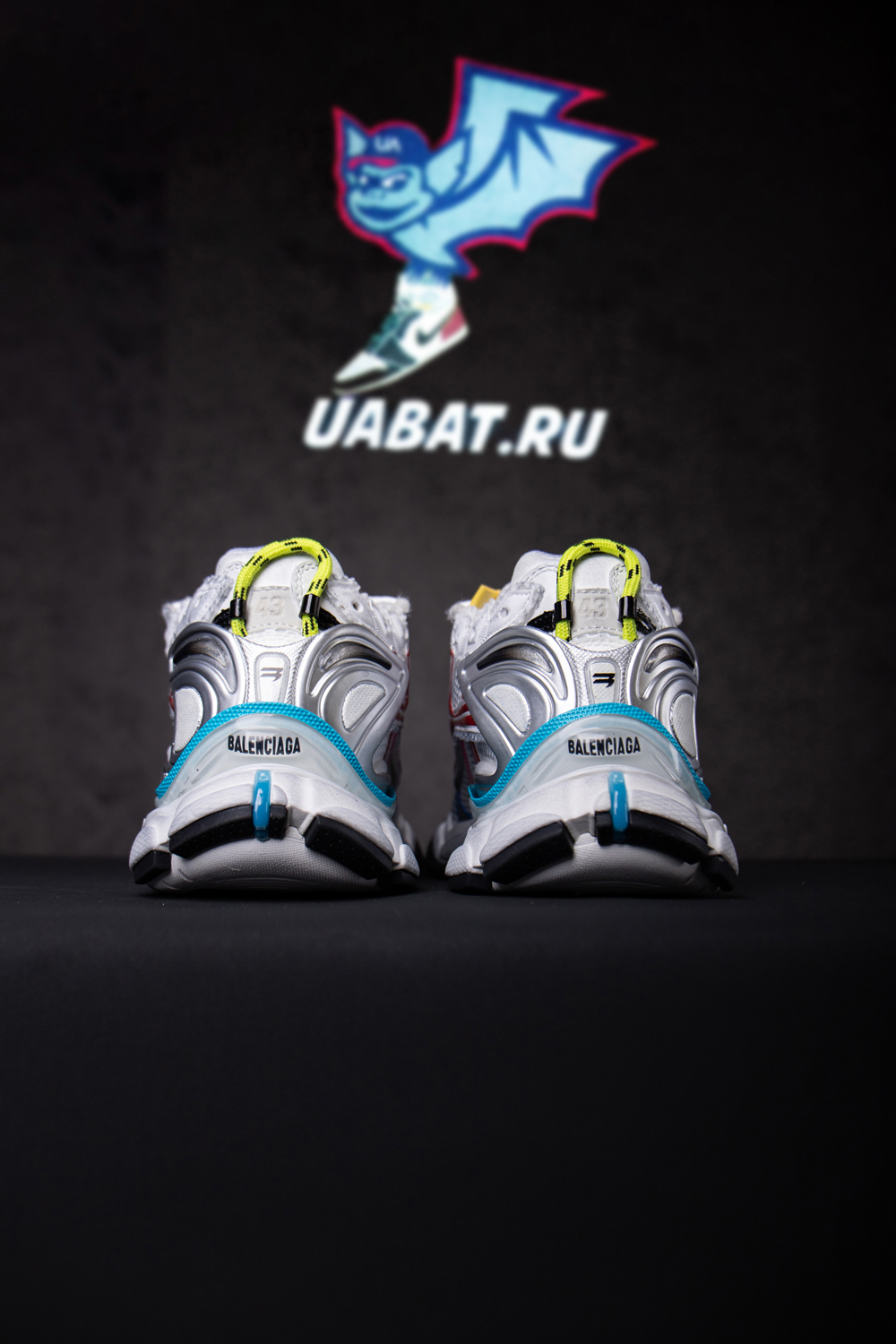 Ba*len*cia*ga runner sneaker 