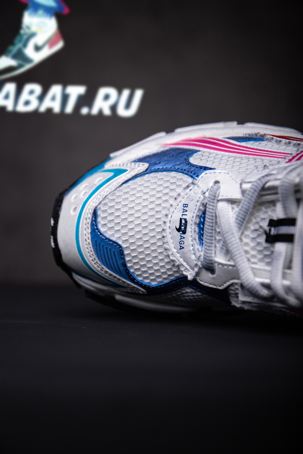 Ba*len*cia*ga runner sneaker 