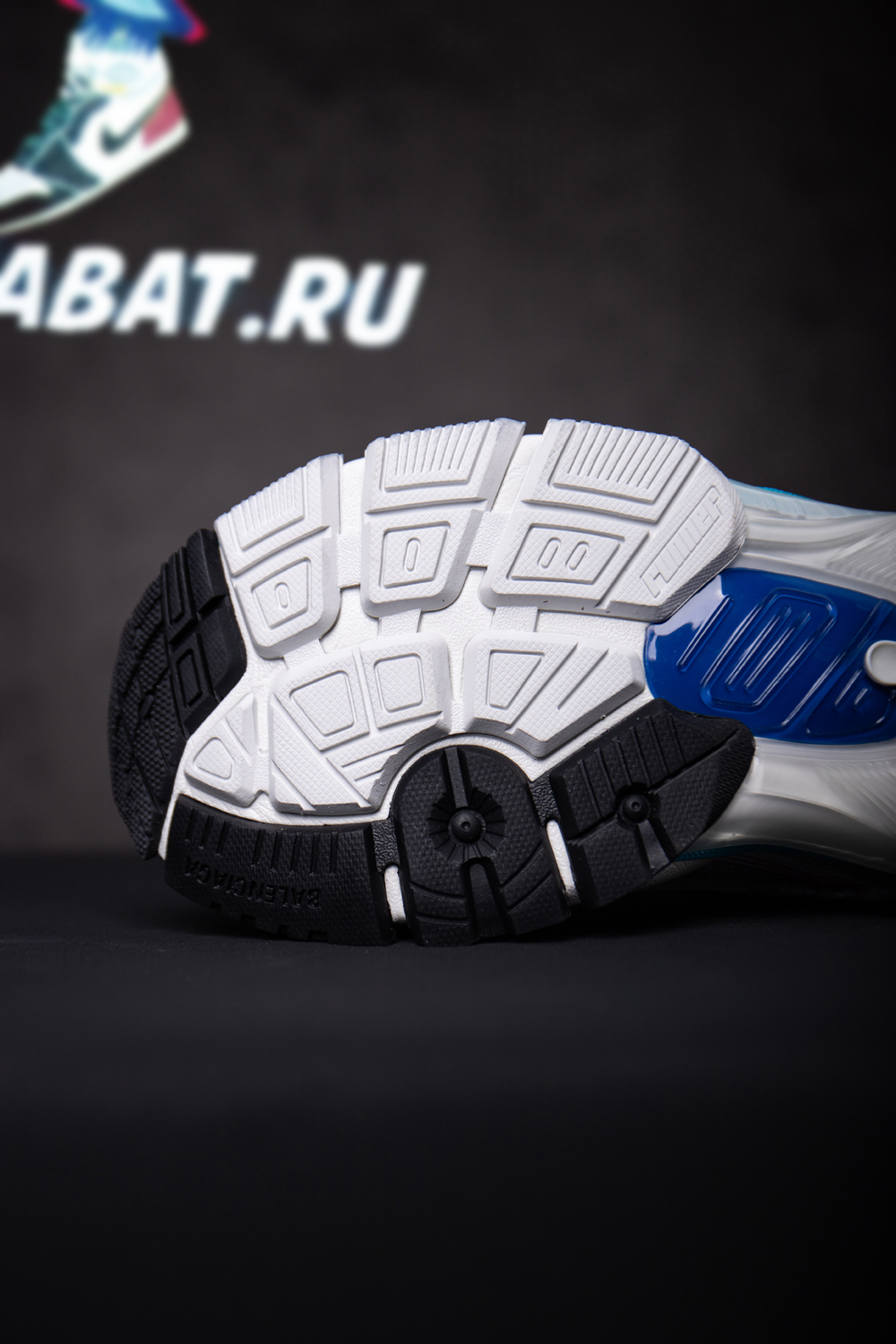 Ba*len*cia*ga runner sneaker 