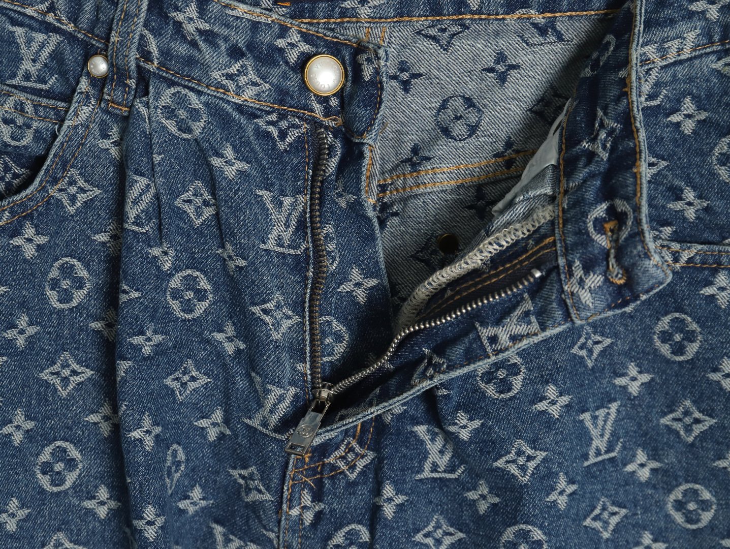 l0*is V*t0n presbyopic jeans