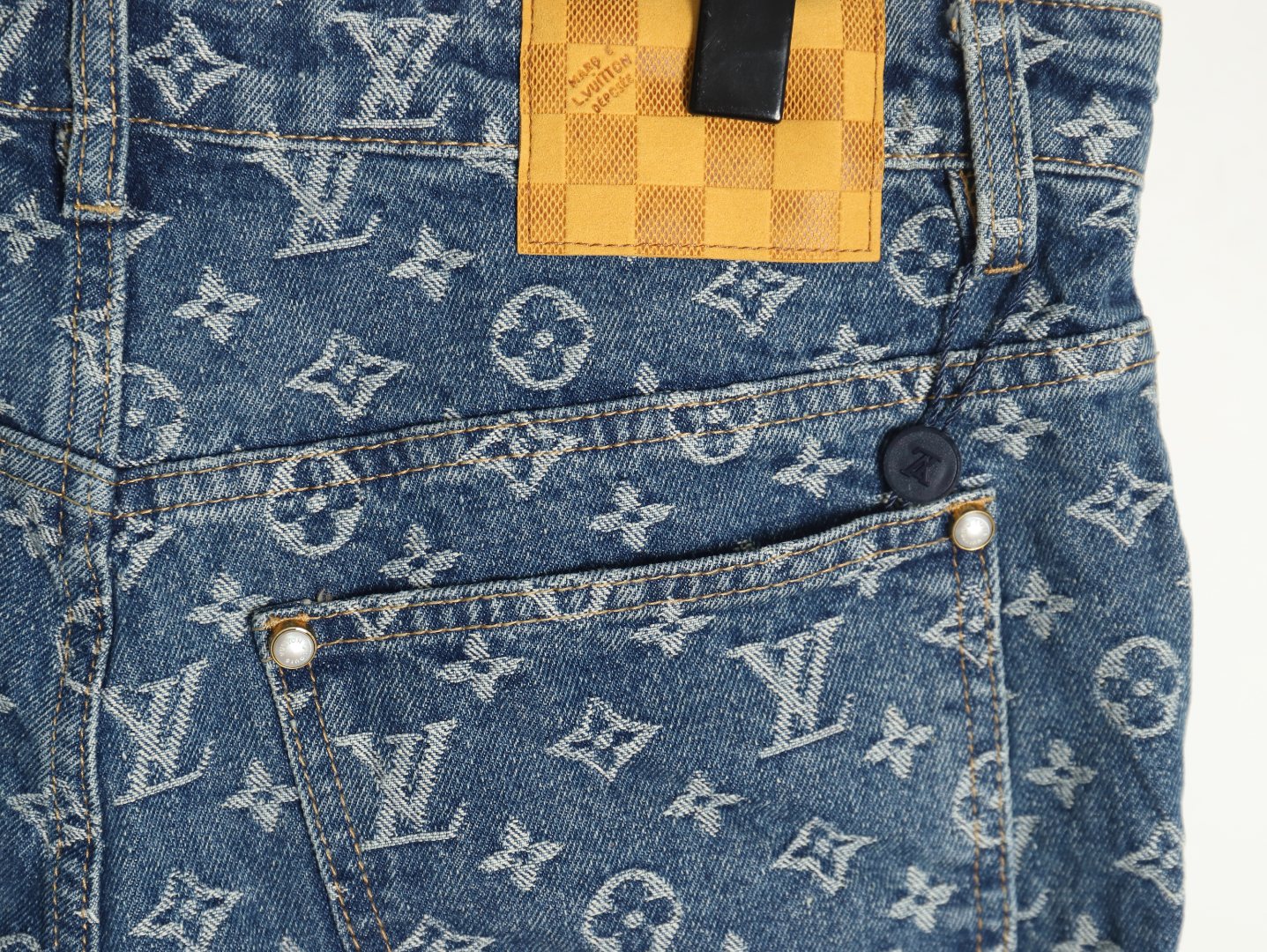 l0*is V*t0n presbyopic jeans